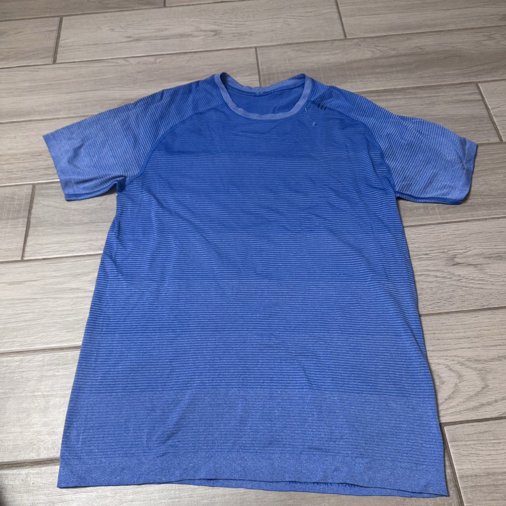 Lululemon Athletica blue short sleeve men's shirt size M
